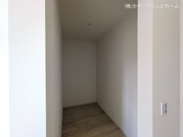 埼玉県坂戸市千代田２丁目の新築戸建て収納(ウォークインクローゼット)写真 2025年9月17日撮影