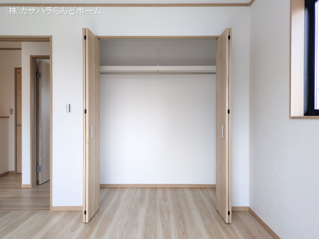 埼玉県坂戸市溝端町の新築戸建て収納(ウォークインクローゼット)写真 2025年8月20日撮影