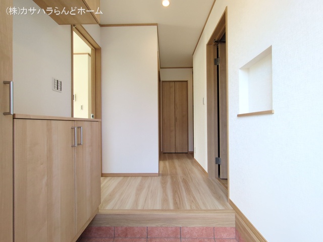 埼玉県坂戸市溝端町の新築戸建て玄関写真 2025年8月20日撮影