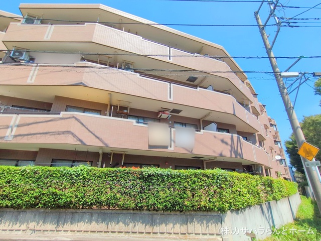 埼玉県川越市大字的場のマンション『コスモ川越霞ヶ関』外観写真 2025年8月18日撮影