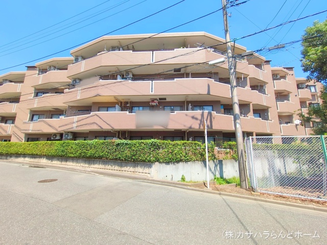 埼玉県川越市大字的場のマンション『コスモ川越霞ヶ関』外観写真 2025年8月18日撮影