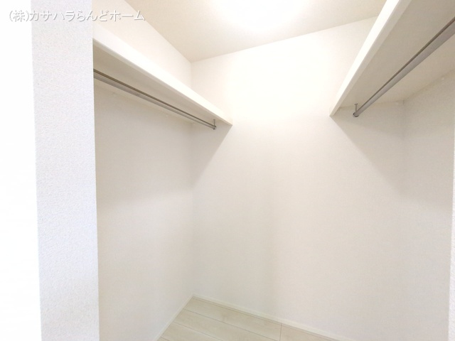 埼玉県川越市小仙波町２丁目の新築戸建て収納(ウォークインクローゼット)写真 2025年10月8日撮影