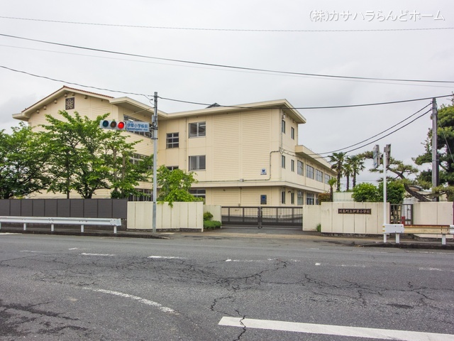 川島町立伊草小学校 距離1100m