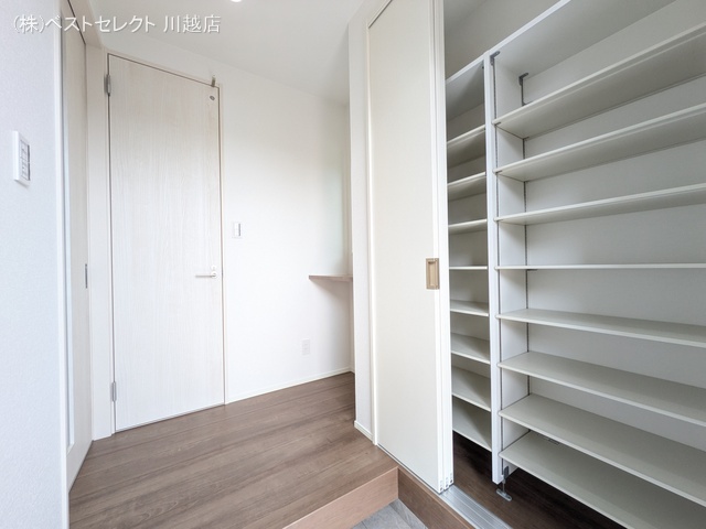 埼玉県川越市上野田町の新築戸建て玄関写真 2025年8月24日撮影