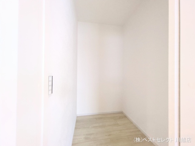 埼玉県川越市南大塚５丁目の新築戸建て収納(ウォークインクローゼット)写真 2025年8月28日撮影