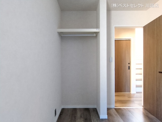 埼玉県川越市大字的場の新築戸建て収納(ウォークインクローゼット)写真 2025年8月20日撮影