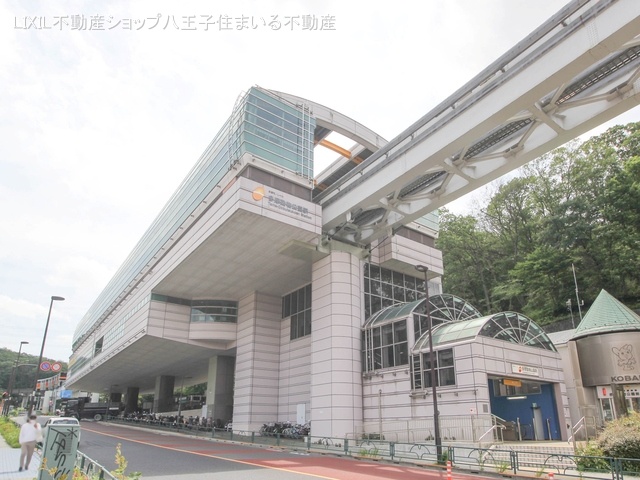 多摩モノレール「多摩動物公園」駅 距離720m