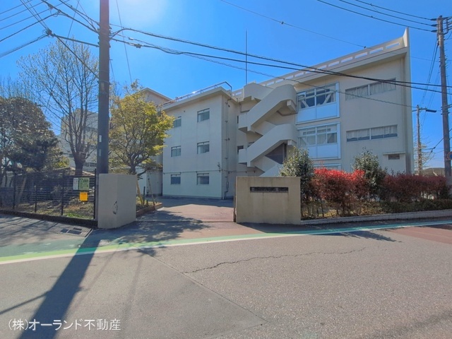 船橋市立八栄小学校 距離640m