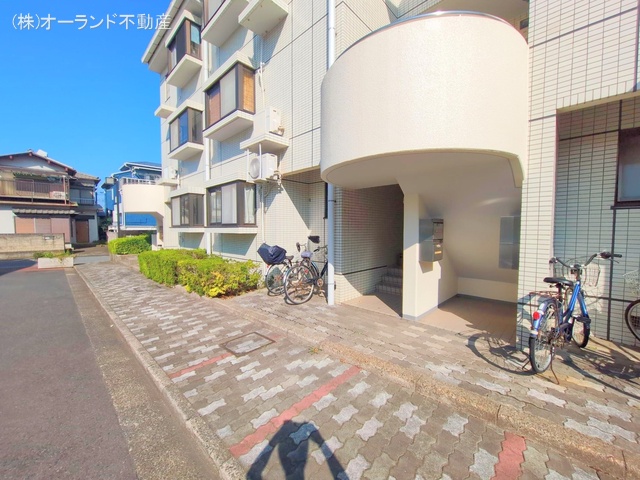 千葉県船橋市八木が谷１丁目のマンション『ライフタウン船橋タウンハウス』外観写真 2025年8月4日撮影