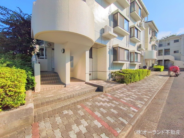 千葉県船橋市八木が谷１丁目のマンション『ライフタウン船橋タウンハウス』エントランス写真 2025年8月4日撮影