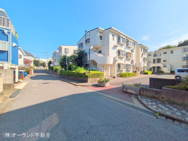 千葉県船橋市八木が谷１丁目のマンション『ライフタウン船橋タウンハウス』外観写真 2025年8月4日撮影