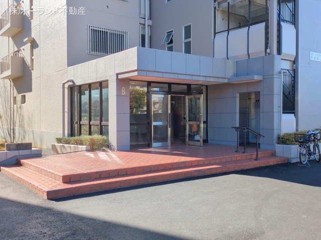 千葉県松戸市新松戸７丁目のマンション『新松戸西パークハウスB棟』エントランス写真 2025年12月14日撮影