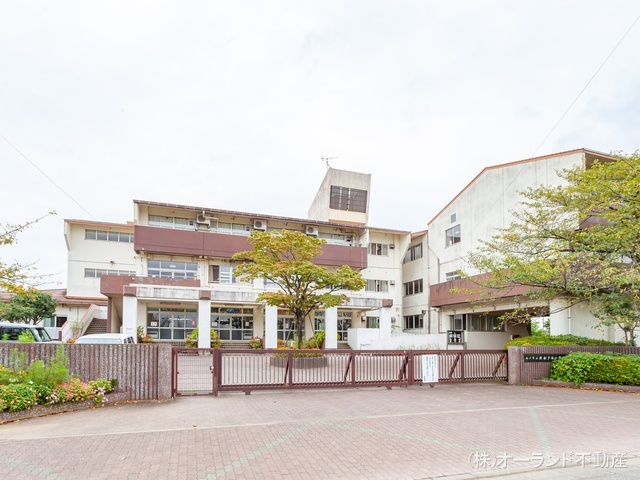 松戸市立新松戸西小学校　距離640m