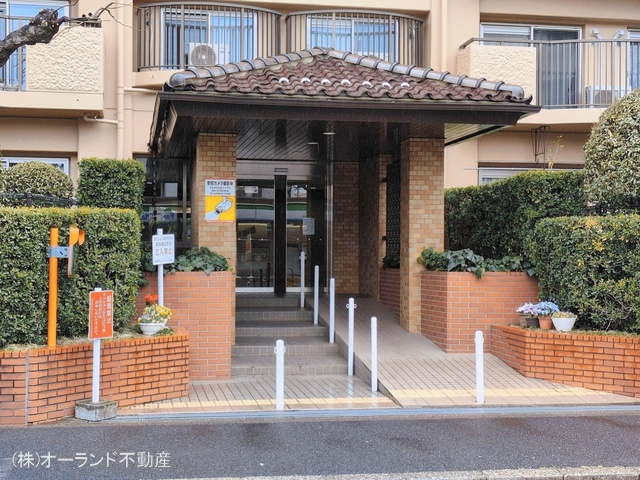 千葉県松戸市新松戸３丁目のマンション『新松戸アゼリアパークハウスB棟』エントランス写真 2026年3月9日撮影