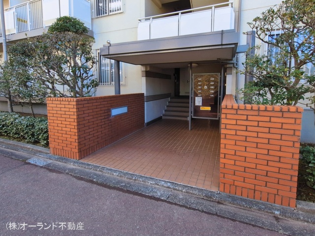 千葉県松戸市新松戸南２丁目のマンション『新松戸ユーカリパークハウスB棟』エントランス写真 2026年3月10日撮影