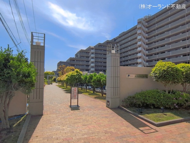 千葉県市川市鬼高３丁目のマンション『ファミール市川ガーデンプラザ・ウエスト』エントランス写真 2026年4月16日撮影