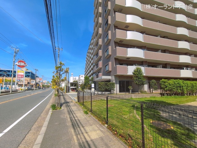 千葉県市川市鬼高３丁目のマンション『ファミール市川ガーデンプラザ・ウエスト』外観写真 2026年4月16日撮影