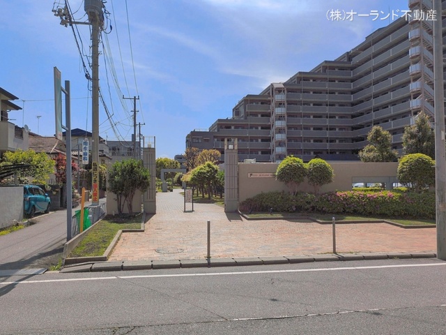 千葉県市川市鬼高３丁目のマンション『ファミール市川ガーデンプラザ・ウエスト』エントランス写真 2026年4月16日撮影