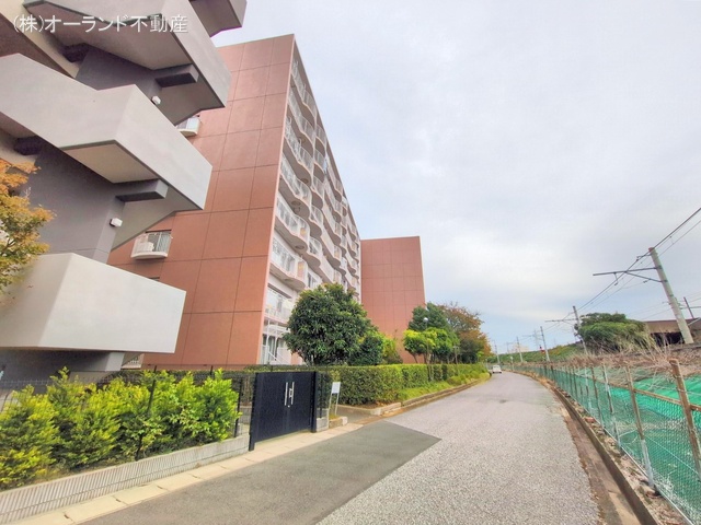 千葉県松戸市新松戸北２丁目のマンション『新松戸ファミールハイツ6号棟』外観写真 2025年10月28日撮影