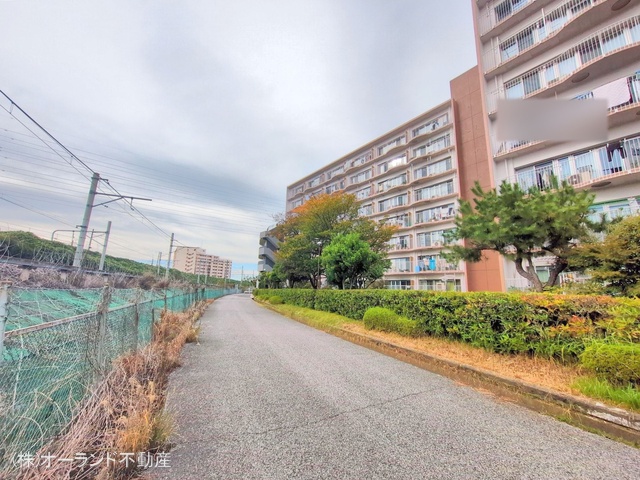 千葉県松戸市新松戸北２丁目のマンション『新松戸ファミールハイツ6号棟』外観写真 2025年10月28日撮影