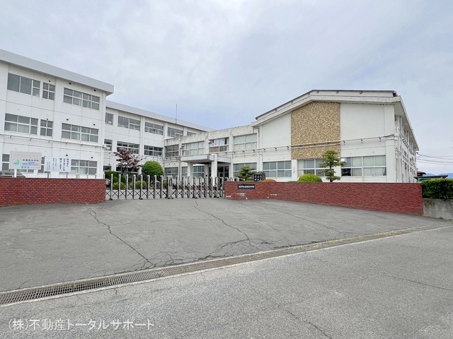 愛西市立佐織西中学校　距離1300m