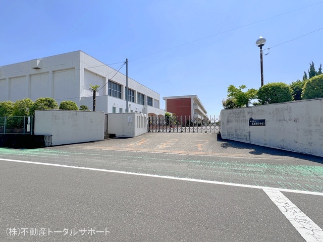 愛西市立佐屋西小学校　距離900m