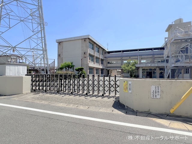 愛西市立佐屋中学校　距離720m