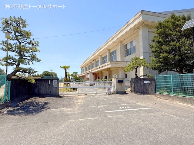 稲沢市立大里中学校 距離1460m