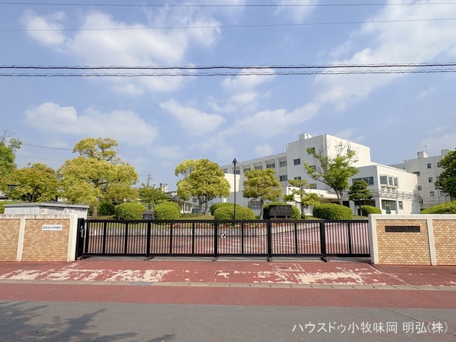 小牧市立桃陵中学校　距離1100m