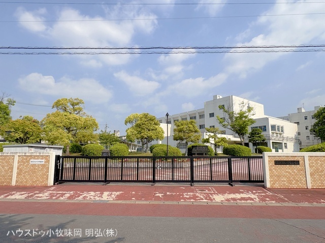 小牧市立桃陵中学校 距離720m