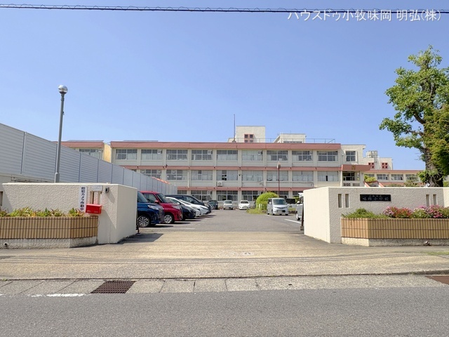 小牧市立味岡小学校　距離450m