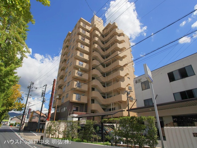 愛知県瀬戸市薬師町のマンション『シティパレス瀬戸』外観写真 2023年8月24日撮影