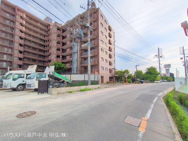 愛知県瀬戸市小坂町のマンション『ユニーブル晴丘B棟』外観写真 2025年5月11日撮影