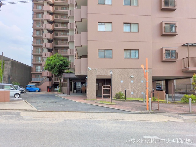 愛知県瀬戸市小坂町のマンション『ユニーブル晴丘B棟』外観写真 2025年5月11日撮影