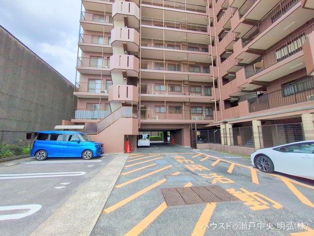 愛知県瀬戸市小坂町のマンション『ユニーブル晴丘B棟』外観写真 2025年5月11日撮影