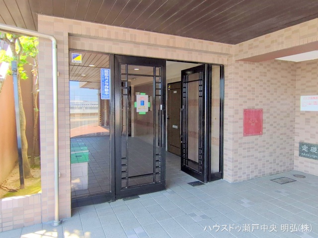 愛知県瀬戸市小坂町のマンション『ユニーブル晴丘B棟』エントランス写真 2025年7月31日撮影