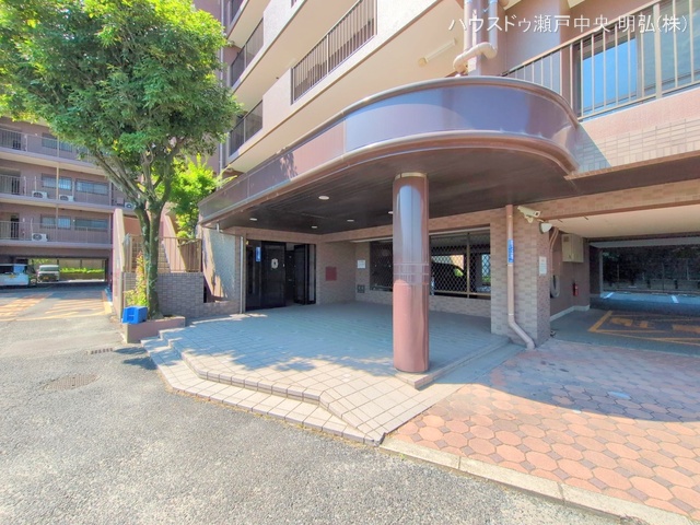 愛知県瀬戸市小坂町のマンション『ユニーブル晴丘B棟』外観写真 2025年7月31日撮影