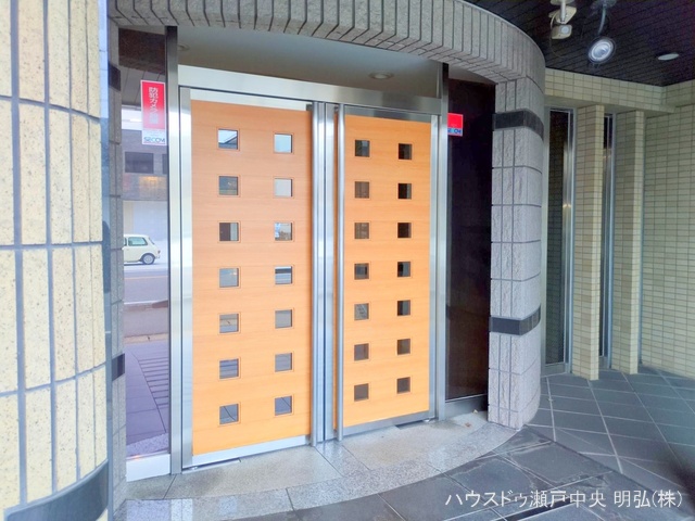 愛知県尾張旭市白鳳町２丁目のマンション『ラ・ヴィアーレ印場』エントランス写真 2025年10月14日撮影