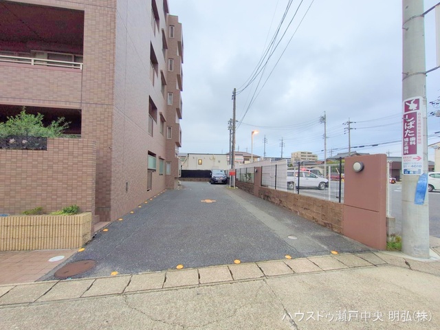 愛知県尾張旭市白鳳町２丁目のマンション『ラ・ヴィアーレ印場』外観写真 2025年10月14日撮影