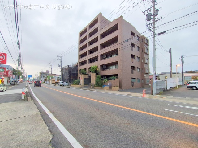 愛知県尾張旭市白鳳町２丁目のマンション『ラ・ヴィアーレ印場』外観写真 2025年10月14日撮影