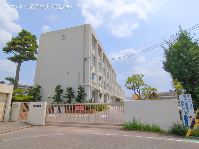 尾張旭市立白鳳小学校　距離560m