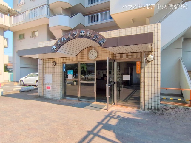 愛知県尾張旭市北原山町大久保見のマンション『ネオハイツ森林公園A棟』エントランス写真 2025年7月29日撮影