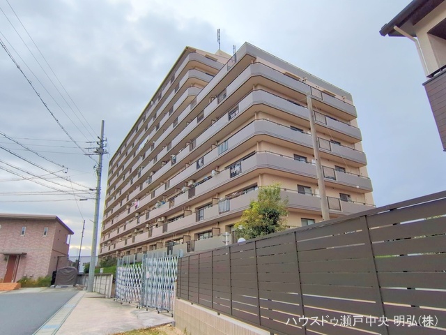 愛知県尾張旭市井田町３丁目のマンション『ラビデンス尾張旭光和』外観写真 2024年12月10日撮影