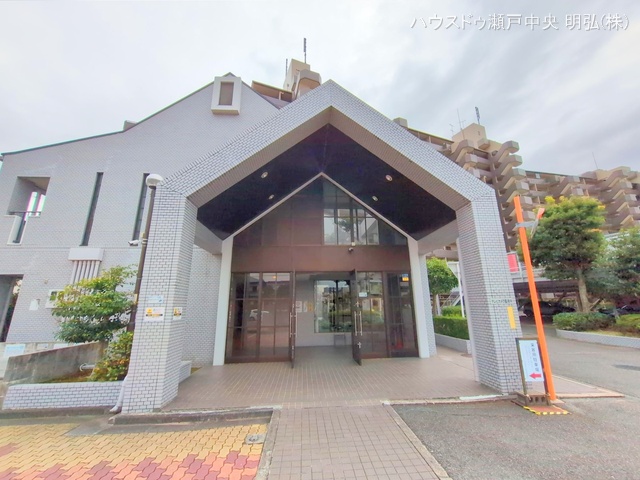 愛知県尾張旭市井田町３丁目のマンション『ラビデンス尾張旭光和』エントランス写真 2024年12月10日撮影