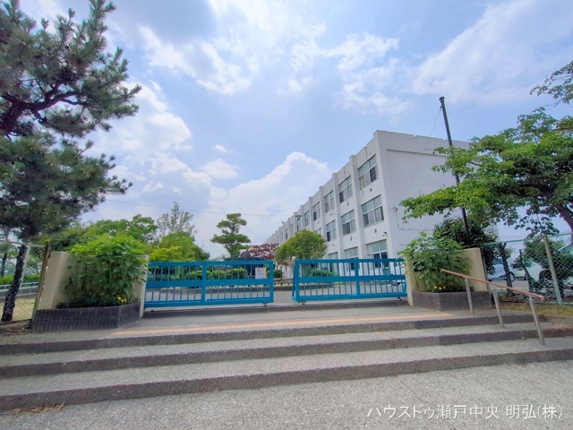 瀬戸市立西陵小学校　距離320m