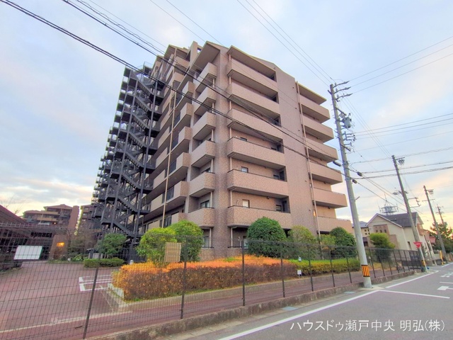 愛知県瀬戸市苗場町のマンション『パークシティ新瀬戸二番街スカイスクエア』外観写真 2025年12月18日撮影