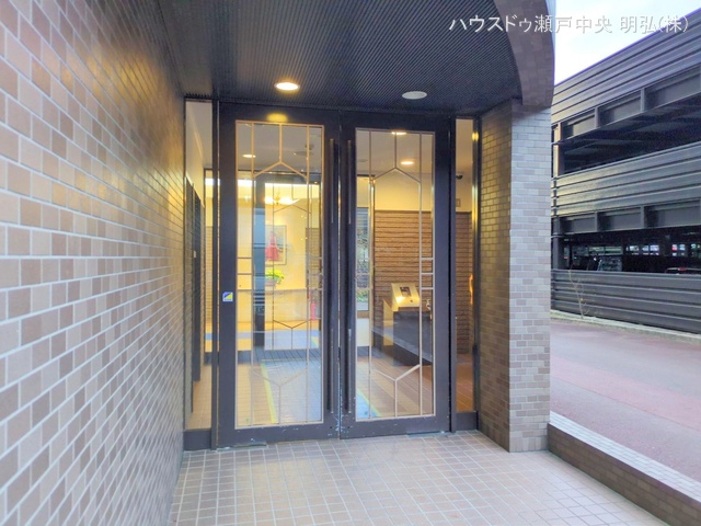 愛知県瀬戸市苗場町のマンション『パークシティ新瀬戸二番街スカイスクエア』エントランス写真 2025年12月18日撮影