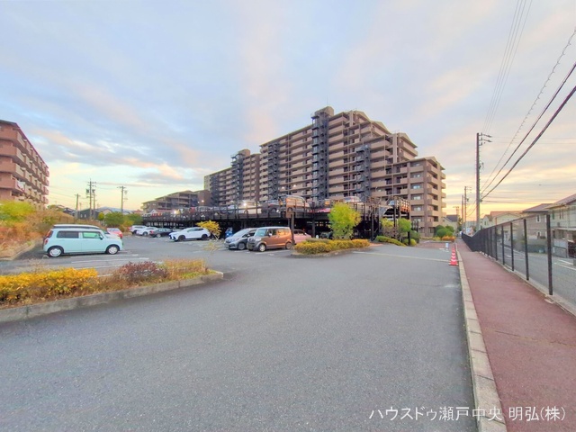 愛知県瀬戸市苗場町のマンション『パークシティ新瀬戸二番街スカイスクエア』外観写真 2025年12月18日撮影