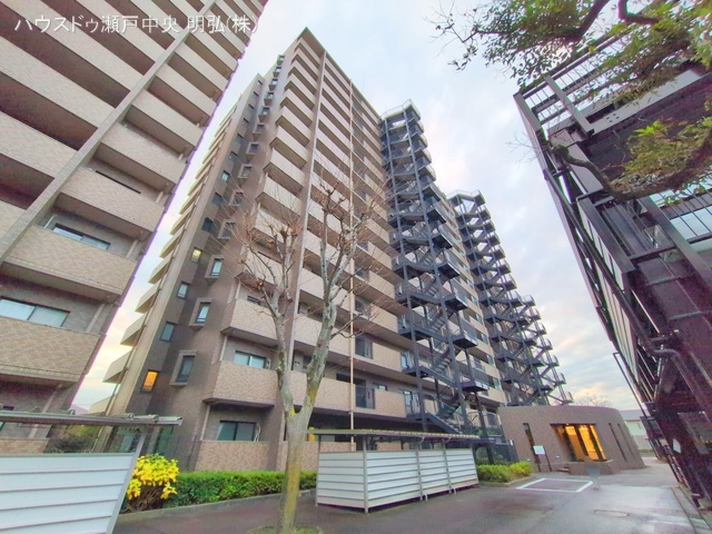 愛知県瀬戸市苗場町のマンション『パークシティ新瀬戸二番街スカイスクエア』外観写真 2025年12月18日撮影