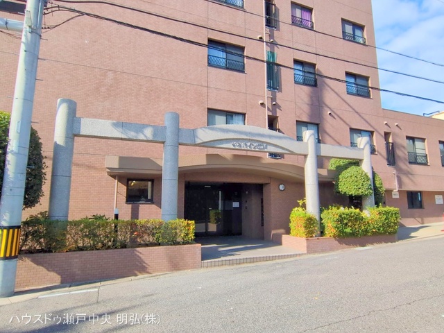 愛知県瀬戸市白山町１丁目のマンション『ネオハイツ瀬戸』外観写真 2025年12月25日撮影